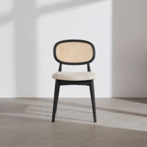 wohnli-moebel-suche-252403-1 ecrufarbenem Stoff und Rattan-Geflecht