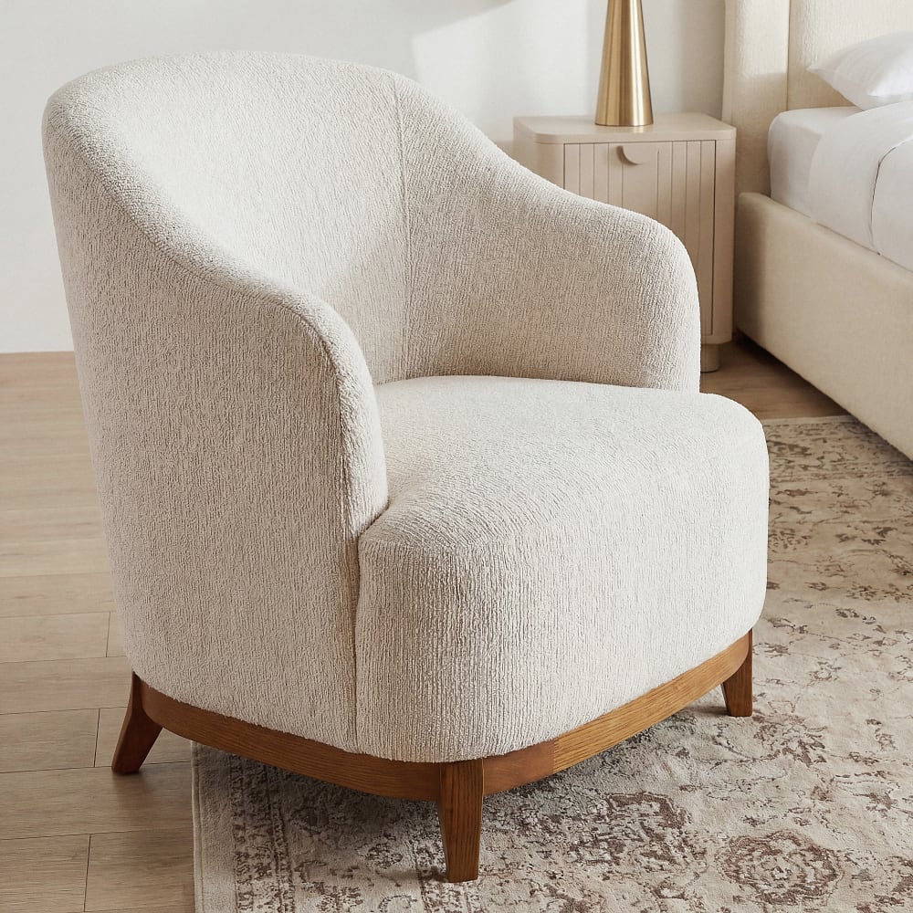 wohnli-moebel-suche-253772 Wohnli Möbelsuche - Sessel mit beigefarbenem Polyestergewebe und Beinen aus massivem Eschenholz