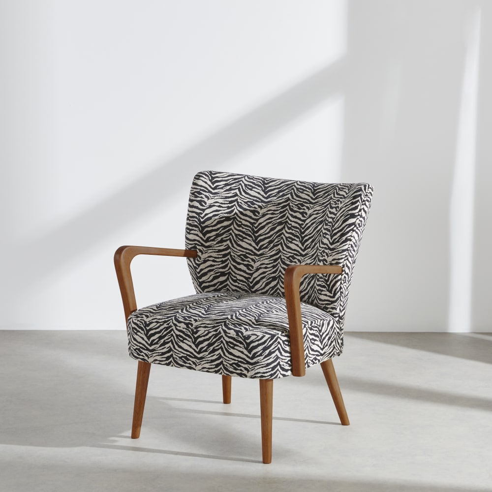 wohnli-moebel-suche-254790 Wohnli Möbelsuche - Sessel mit Bezug aus schwarz-weiß gemustertem Zebra-Jacquard-Polyestergewebe und Beinen aus massivem Gummibaumholz