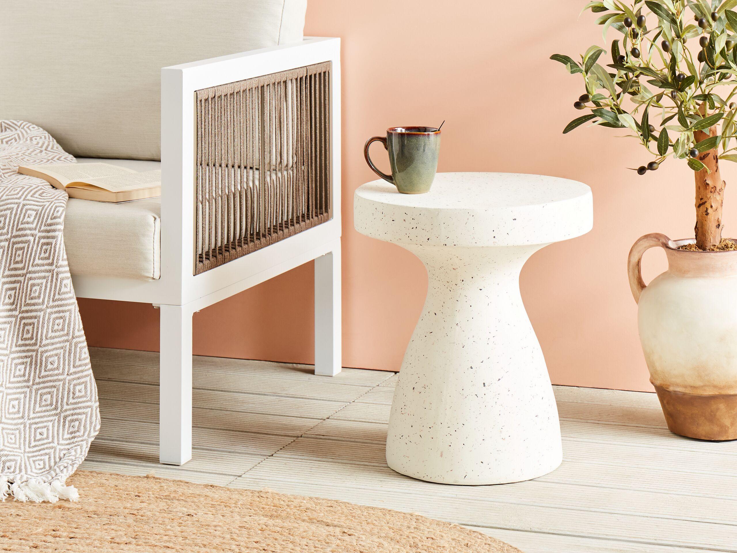 GARTEN BEISTELLTISCH Beton Terrazzo Optik cremeweiß 39 cm Biviere Stein Beliani Möbel > Tische > Beistelltische Weiß