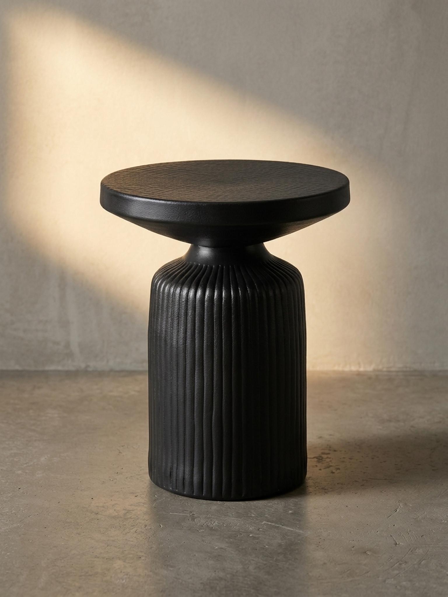 wohnli-moebel-suche-800001054122-1 BEISTELLTISCH – Rund Schwarz 40x40x50 cm Hammerschlag Design Metall KADIMA DESIGN Möbel > Tische > Beistelltische Schwarz