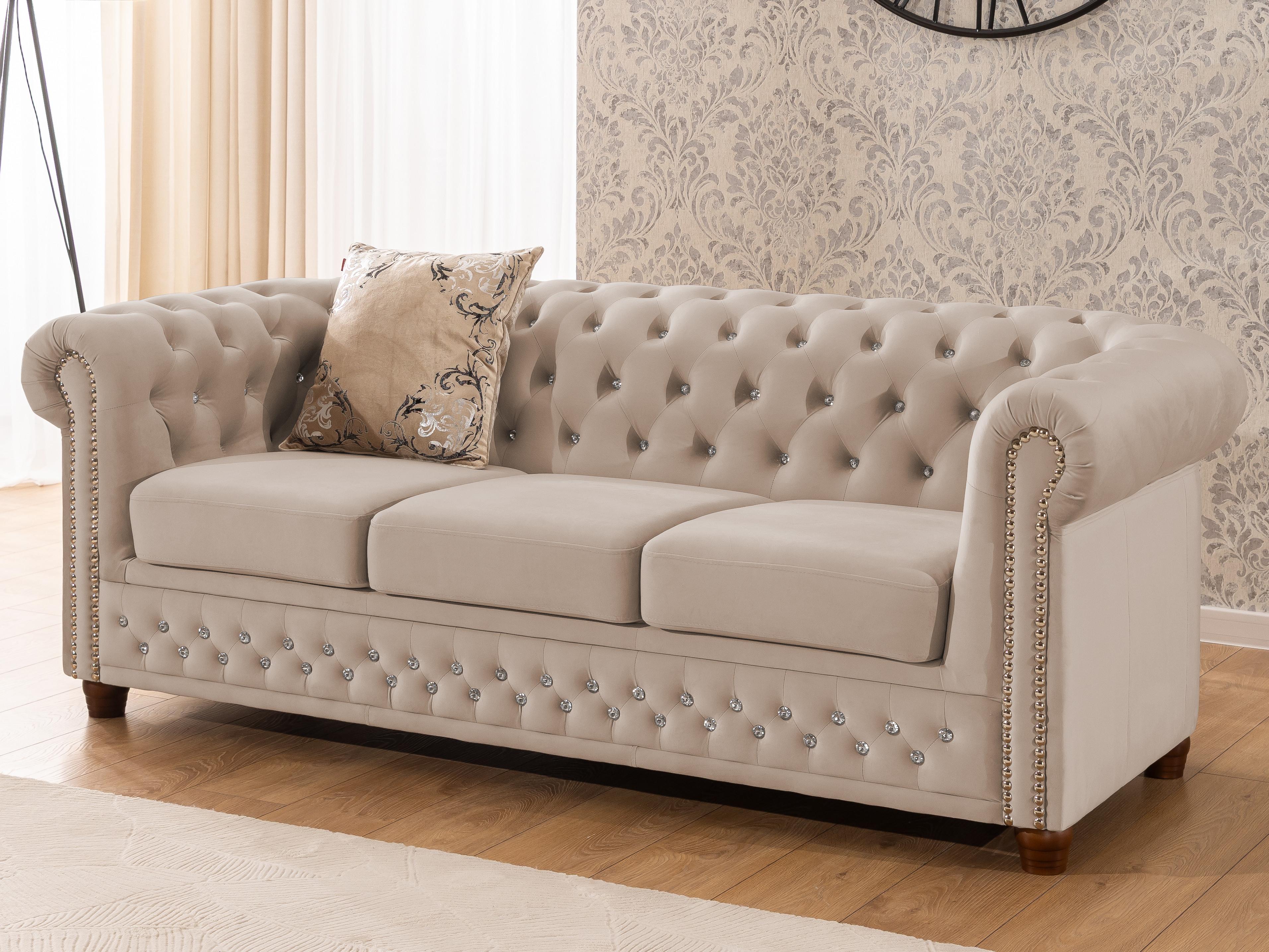 wohnli-moebel-suche-800001246174-1 CHESTERFIELD-SOFA 3-sitzer Cleo Blink Beige Samt mit Kristallsteppung und braunen Massivholzfüßen Textil S-Style Möbel Möbel > Sofas & Couches > Sofas Beige