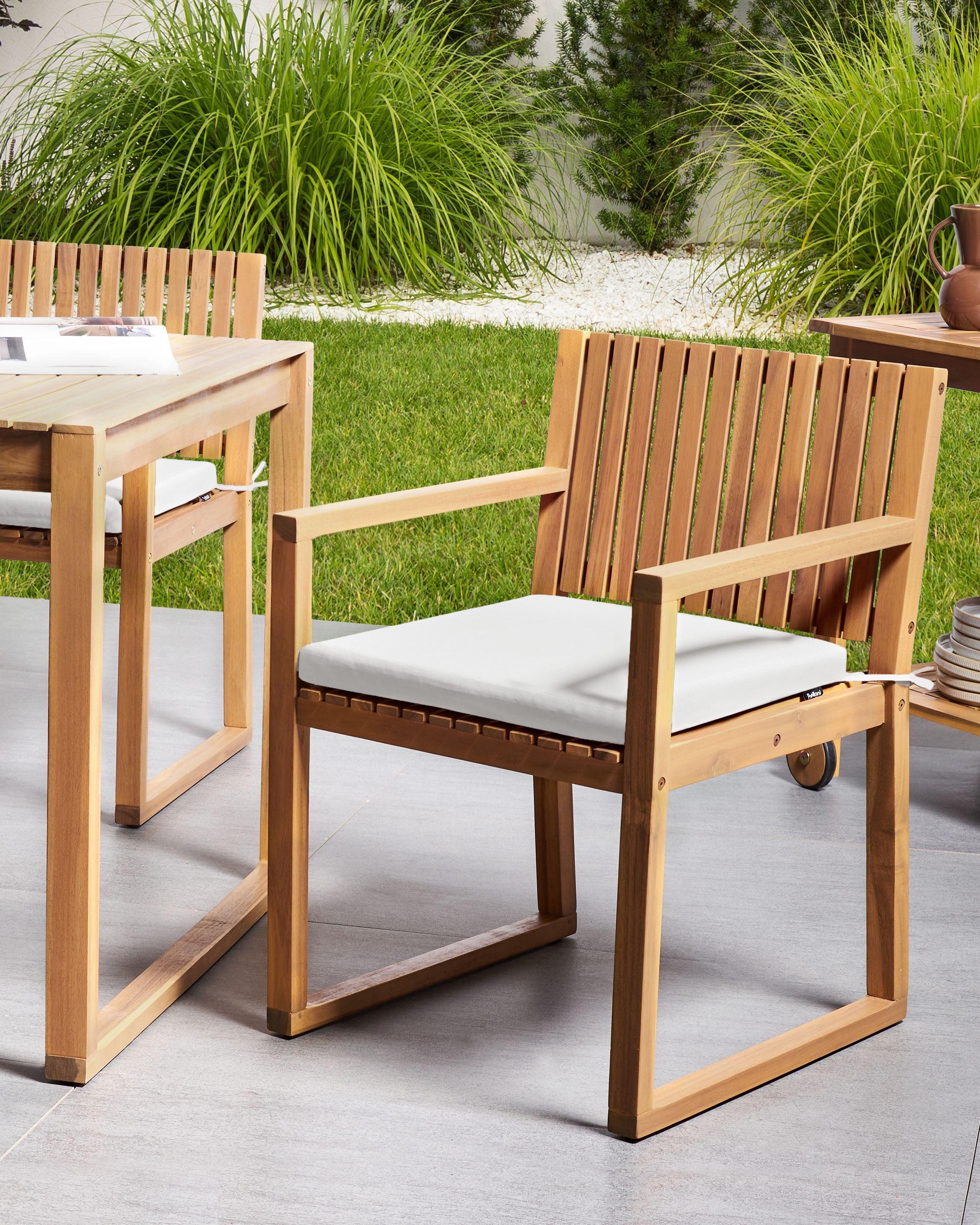 GARTENSTUHL 2er-Set und Sitzkissen zertifiziertes Akazienholz Cremeweiß Sassari II Premium Holz Beliani Garten & Outdoor > Gartenmöbel > Gartenstühle Braun