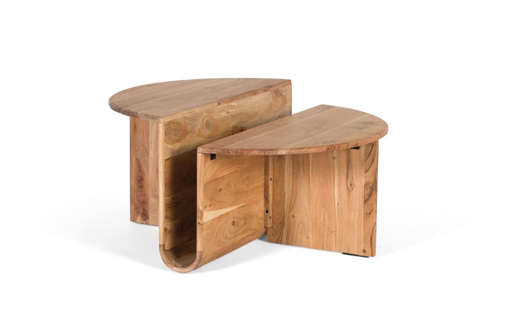 Wohnli Möbelsuche - Couchtisch aus Akazienholz mit integriertem Zeitschriftenständer.
