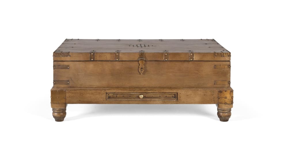 Wohnli Möbelsuche - Couchtisch im Truhenstil aus massivem Mangoholz mit klappbarer Platte