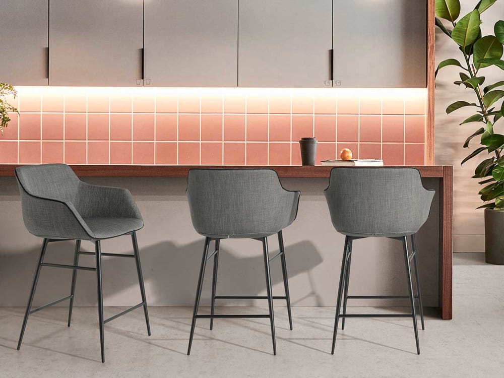 Hocker aus Stoff mit Kanten und Struktur aus schwarzem Stahl 57x96x60cm Stoff Grau Angel Cerda Möbel Esszimmermöbel Barhocker