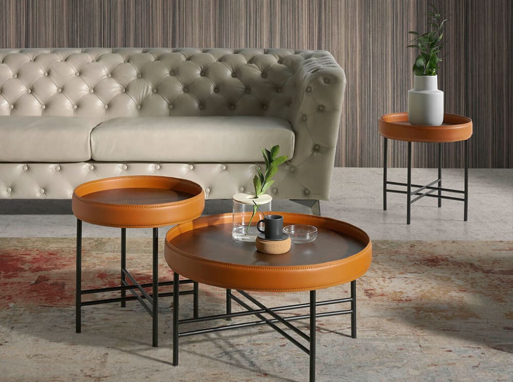 wohnli-moebel-suche-M20028000-1 Ecktisch aus cognacfarbenem Rindsleder 42x45x42cm Holz Schwarz Angel Cerda Möbel Wohnzimmermöbel Couchtische