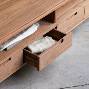 wohnli-moebel-suche-M20032177-1 TV Schrank aus massivem Nussbaum 180 cm 180x45x40cm Holz Braun Tikamoon Möbel Wohnzimmermöbel TV-Möbel