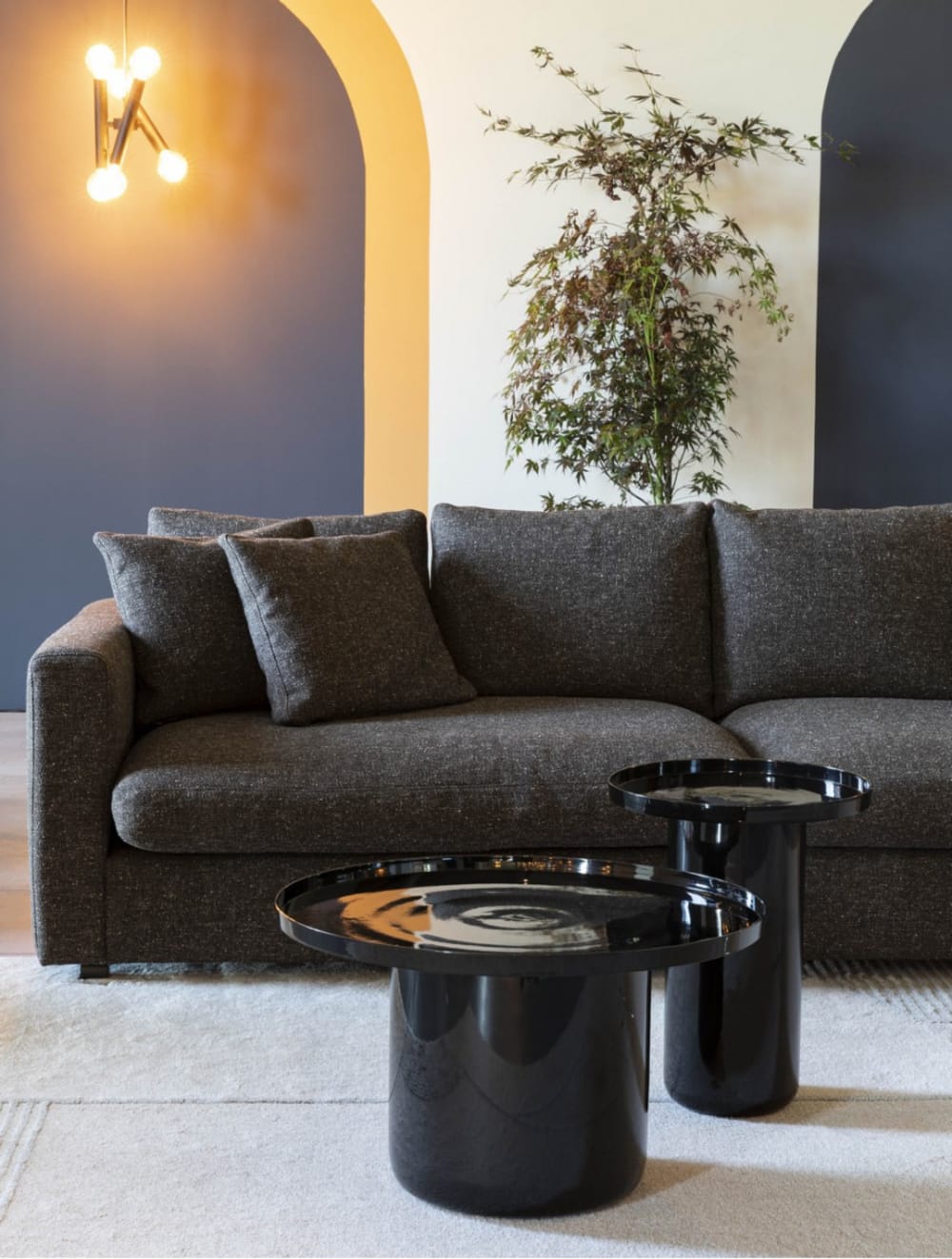 Runder Couchtisch aus Aluminium in Schwarz 67x40x67cm Metall Schwarz Zuiver Möbel Wohnzimmermöbel Couchtische