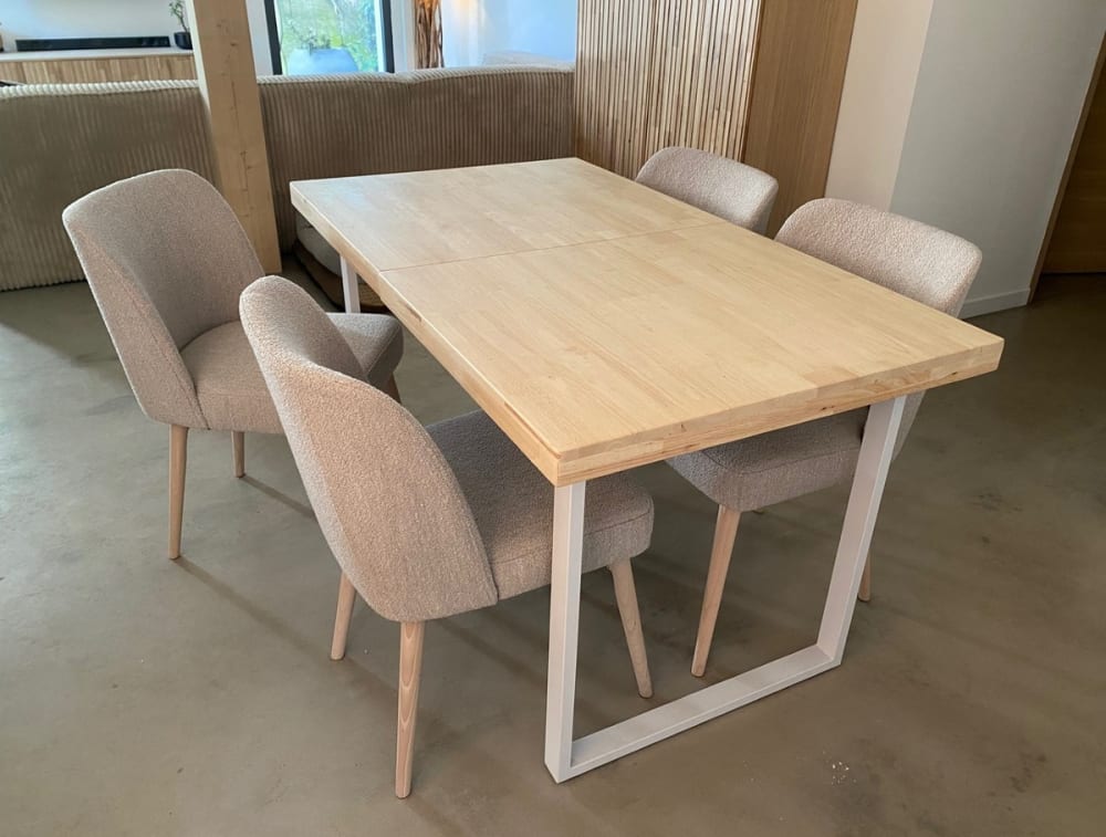 Set aus 2 Esszimmerstühlen aus natürlichem Bouclé-Stoff 58x81x47cm Stoff Beige vtwonen Möbel Esszimmermöbel Stühle