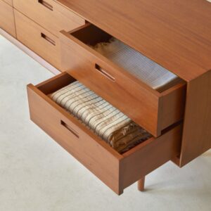 Flache Kommode aus massivem Mahagoniholz 204x68x42cm Holz Beige Tikamoon Möbel Schlafzimmermöbel Kommoden