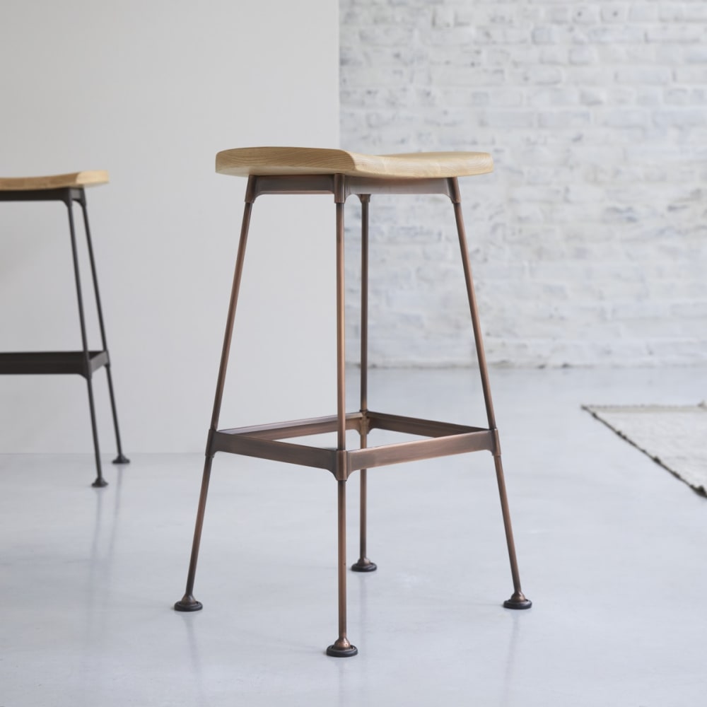 wohnli-moebel-suche-M21065571 Wohnli Möbelsuche - Hoher Hocker aus Esche und Metall copper