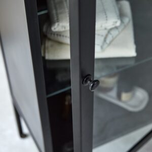 Vitrine aus Metall 50x120x35cm Metall Schwarz Tikamoon Möbel Badezimmermöbel Bad-Hochschränke