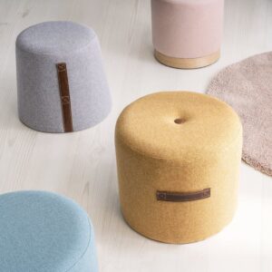 Dekorativer Pouf aus Kiefernholz mit Kunstledergriff in Grau. 36x39x36cm PES - Polyester Grau Koketto Home Sofas und Sessel Sessel, Poufs und Fußbänke Sitzsäcke