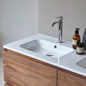 Badezimmermöbel aus massivem Nussbaumholz und Keramik 120 cm 121x90x46cm Holz Braun Tikamoon Möbel Badezimmermöbel Badezimmerschränke