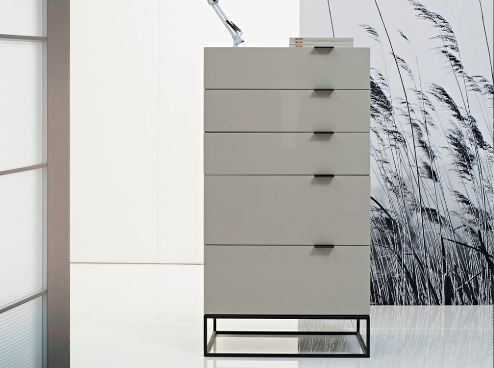 Graue Schubladenschrank mit schwarzen Stahlbeinen 45x111x60cm Spanplatte Grau Angel Cerda Möbel Schlafzimmermöbel Aufbewahrungsmöbel