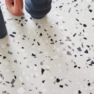 Rechteckiger Tisch Premium-Terrazzo und Metall weiß 4–6 Pers. 160x76x90cm Naturstein Weiß Tikamoon Möbel Esszimmermöbel Esstische