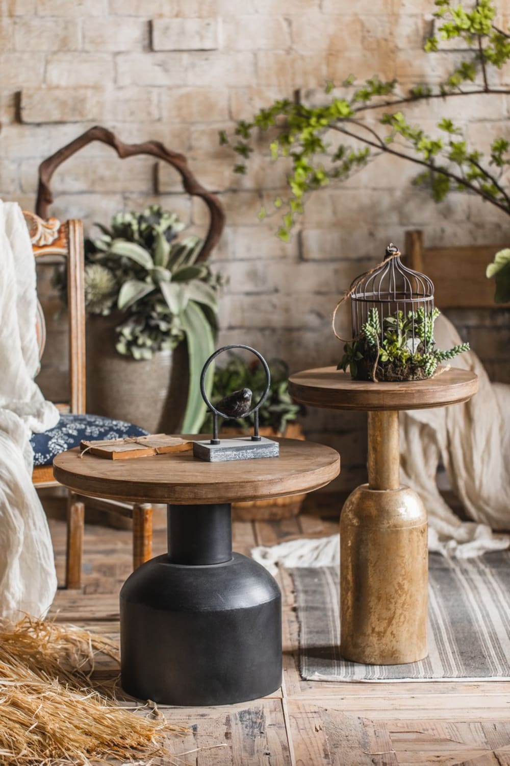 Runder Couchtisch aus natürlichem Kiefernholz und schwarzem Stahl 60x50x60cm Holz Schwarz Mathi Design Möbel Wohnzimmermöbel Couchtische