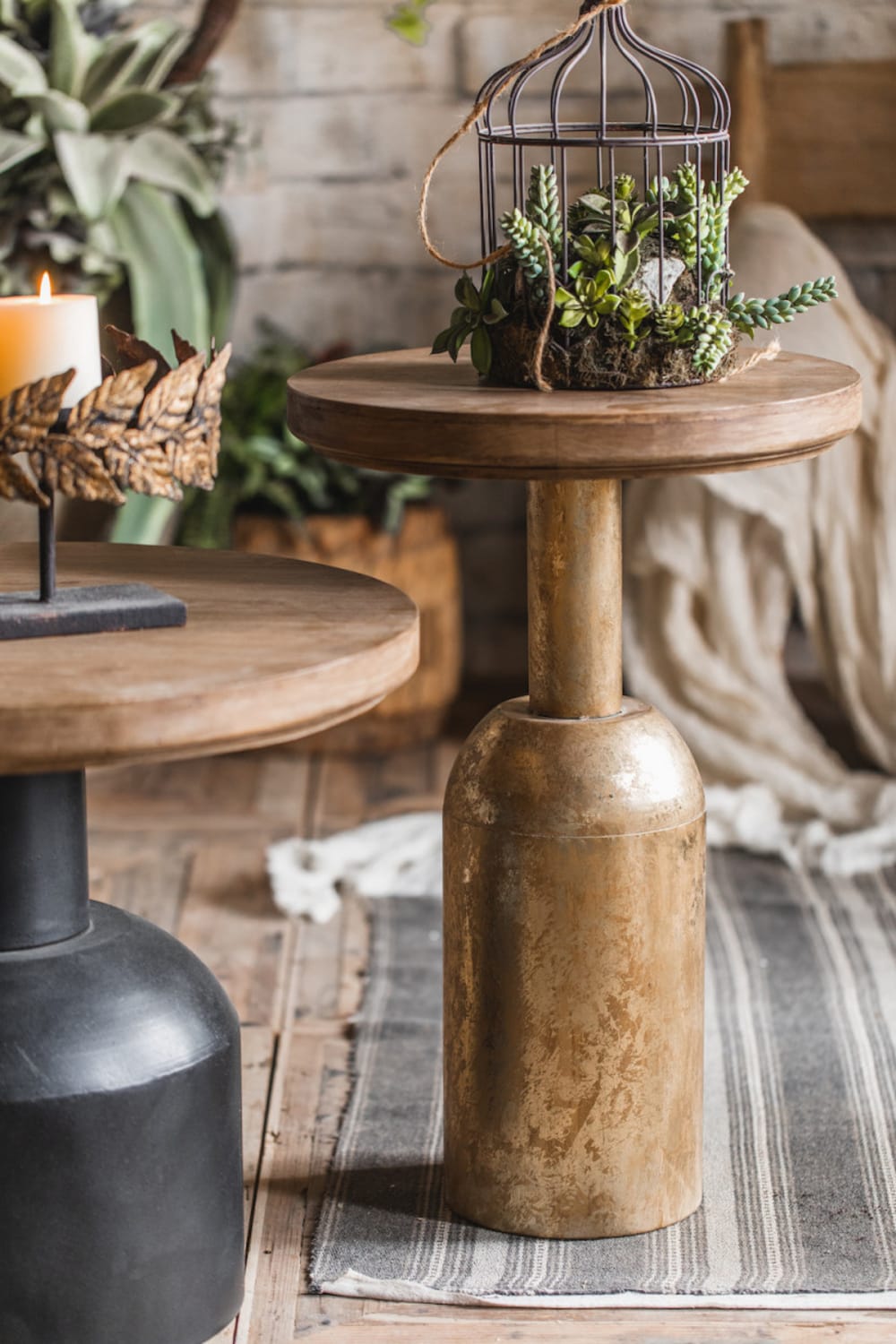 Beistelltisch aus Holz und antikgoldfarbenem Metall D43 43x64x43cm Holz Gold Mathi Design Möbel Wohnzimmermöbel Couchtische