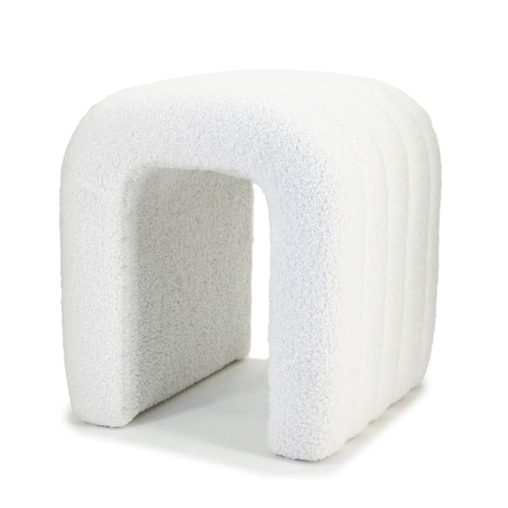 Wohnli Möbelsuche - Hocker aus Bouclé-Stoff