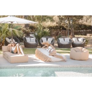 wohnli-moebel-suche-M23142869-1 Floating Outdoor Pouf in in Bast-Optik 90x40x90cm Acryl Beige MX HOME Sofas und Sessel Sessel, Poufs und Fußbänke Sitzsäcke