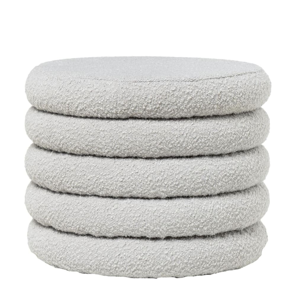 Wohnli Möbelsuche - Pouf aus Schaffell mit Behälter in Grau.