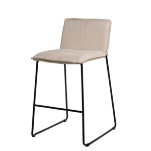 Wohnli Möbelsuche - Niedriger Hocker mit Metallbeinen und gepolstertem Sitz in Beige.