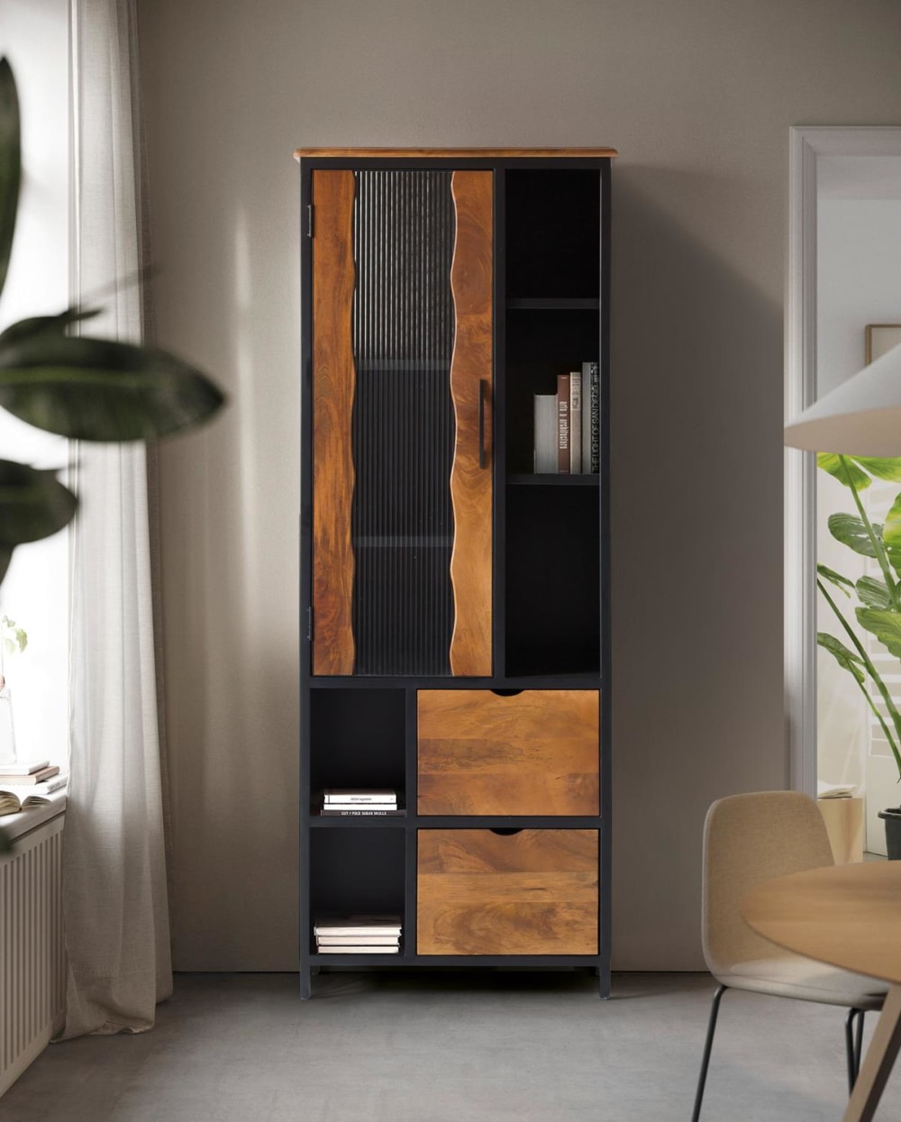 Vitrine aus Mangoholz und Metall 75x198x38cm Holz Braun GINER Y COLOMER Möbel Esszimmermöbel Vitrine und Vitrinenschrank