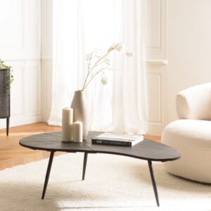 Beine aus schwarzem Eisen