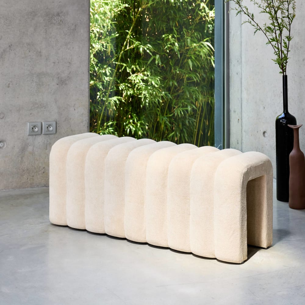 Bettbank zeitgenössisch mit Stoffbezug in beige