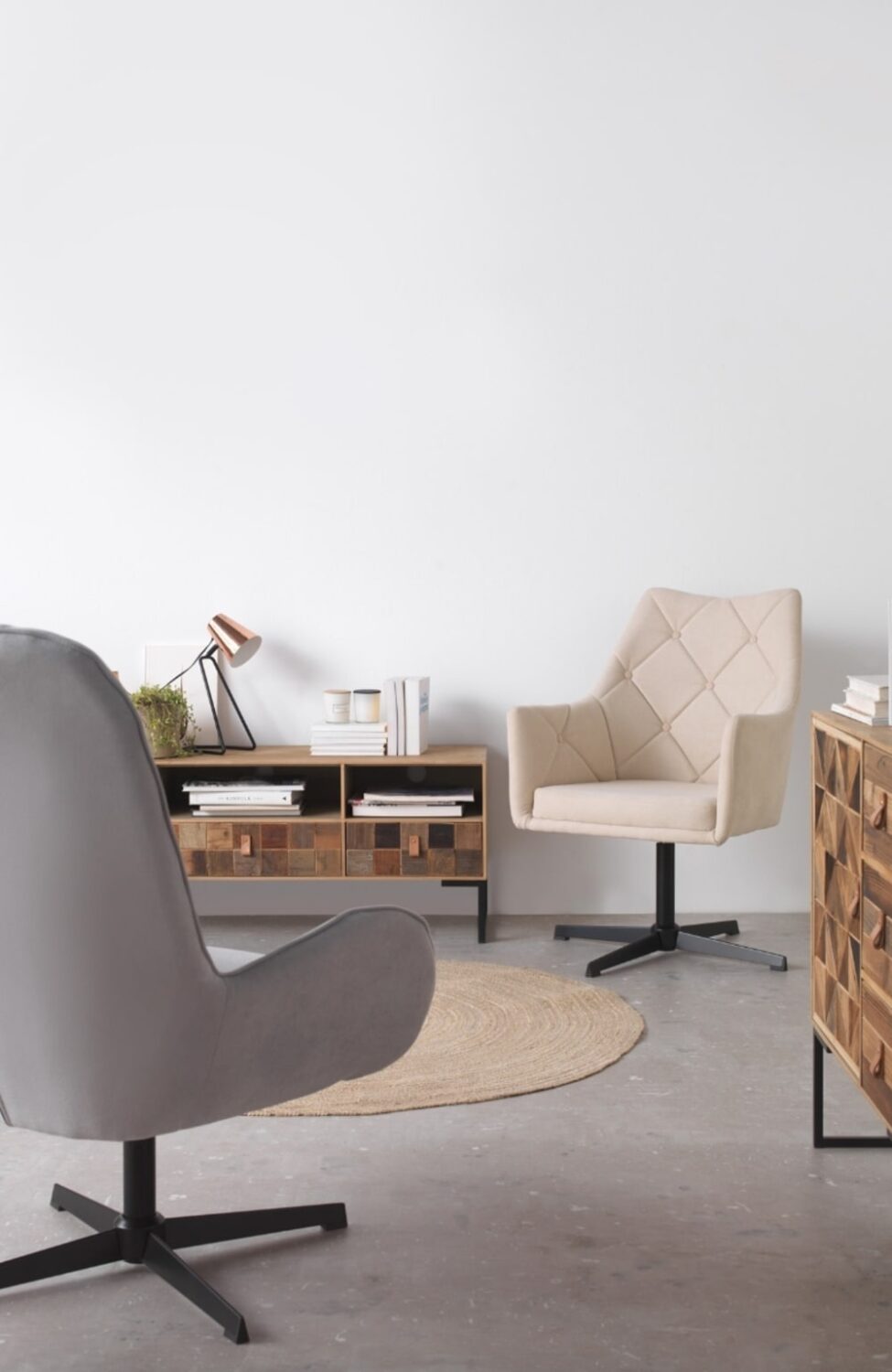 Drehsessel mit cremefarbener Polsterung und Metallbeine 68x99x67cm Schwamm Beige GEESE HOME Sofas und Sessel Sessel, Poufs und Fußbänke Sessel