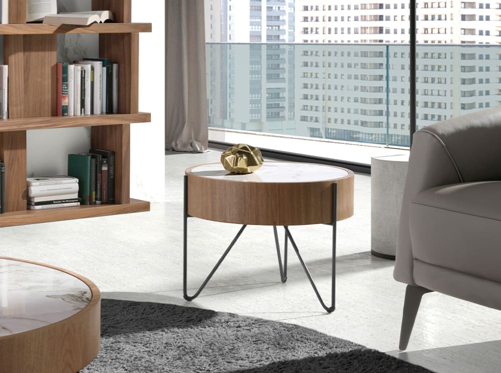 Nussbaum und schwarzem Stahl