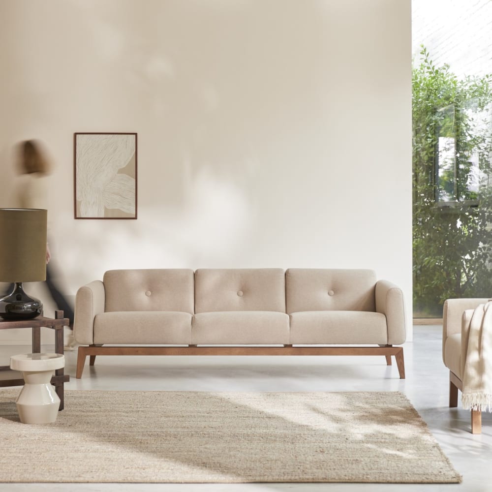 Wohnli Möbelsuche - 3-Sitzer-Sofa Bjorn aus massiver Eiche und ecrufarbenem Stoff