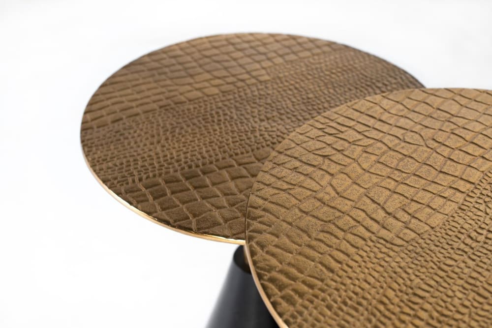 Set aus 2 Tischen mit Metallgestell und Aluminiumplatte 46x56x46cm Aluminium Gold GINER Y COLOMER Möbel Wohnzimmermöbel Couchtische