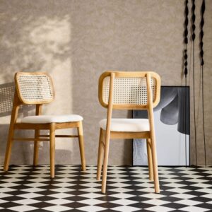 mit Rattan-Geflecht und beigem Stoff