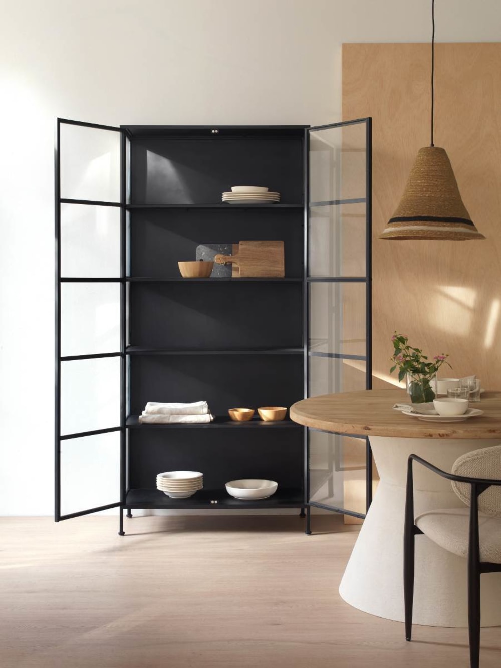 wohnli-moebel-suche-M24157698-1 Hohe Vitrine Türen und Seitenteile aus Glas schwarzes Metallgestell 92x201x4cm Metall Schwarz GEESE HOME Möbel Esszimmermöbel Vitrine und Vitrinenschrank