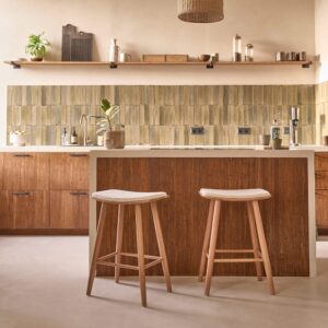 Set aus 2 Hockern aus massivem Teakholz Bouclé-Sitz 65 cm 48x67x35cm Holz Beige BERAH GETAH Möbel Esszimmermöbel Barhocker