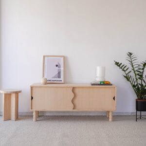 Niedriger TV-Ständer aus natürlichem Massivholz 120 cm Lackiert 120x50x35cm Holz Braun Naan Furniture Möbel Wohnzimmermöbel TV-Möbel