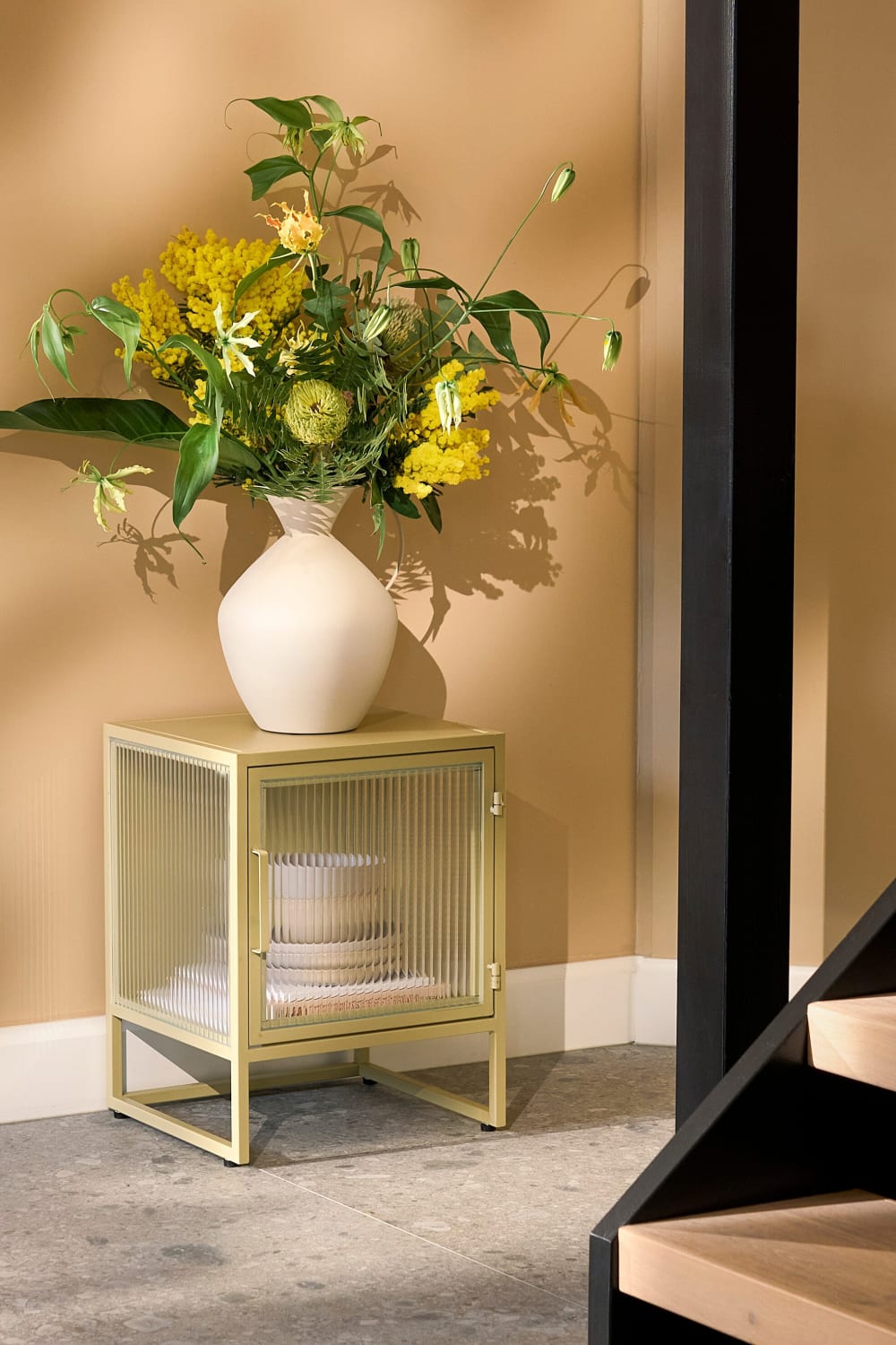 Wandschrank aus beigem Metall H50 38x50x35cm Stahl Beige Mica Decorations Möbel Schlafzimmermöbel Kommoden