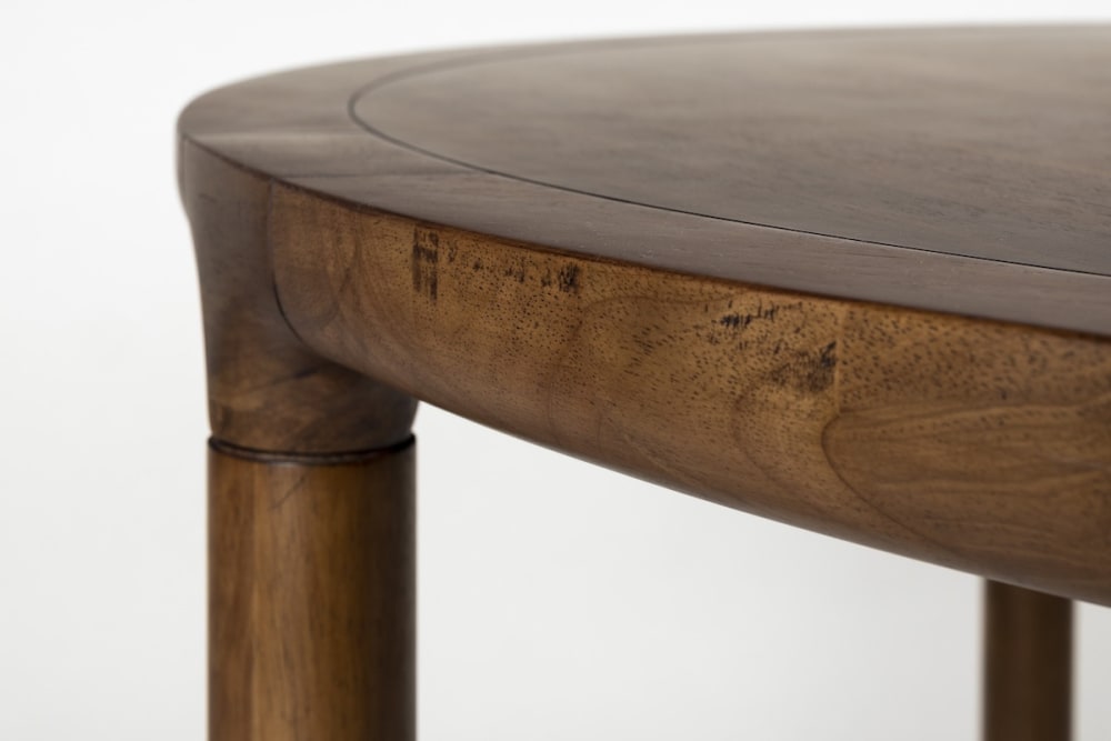 Stilvoller runder Esstisch aus Holz mit Walnuss-Finish 128x75x128cm Holz Braun Zuiver Möbel Esszimmermöbel Esstische