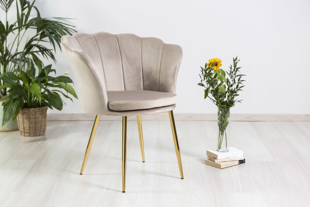 Schalensessel aus Samt beige mit goldenen Beinen 68x84x74cm Samt Beige Siediti Fuori e Dentro Sofas und Sessel Sessel, Poufs und Fußbänke Sessel