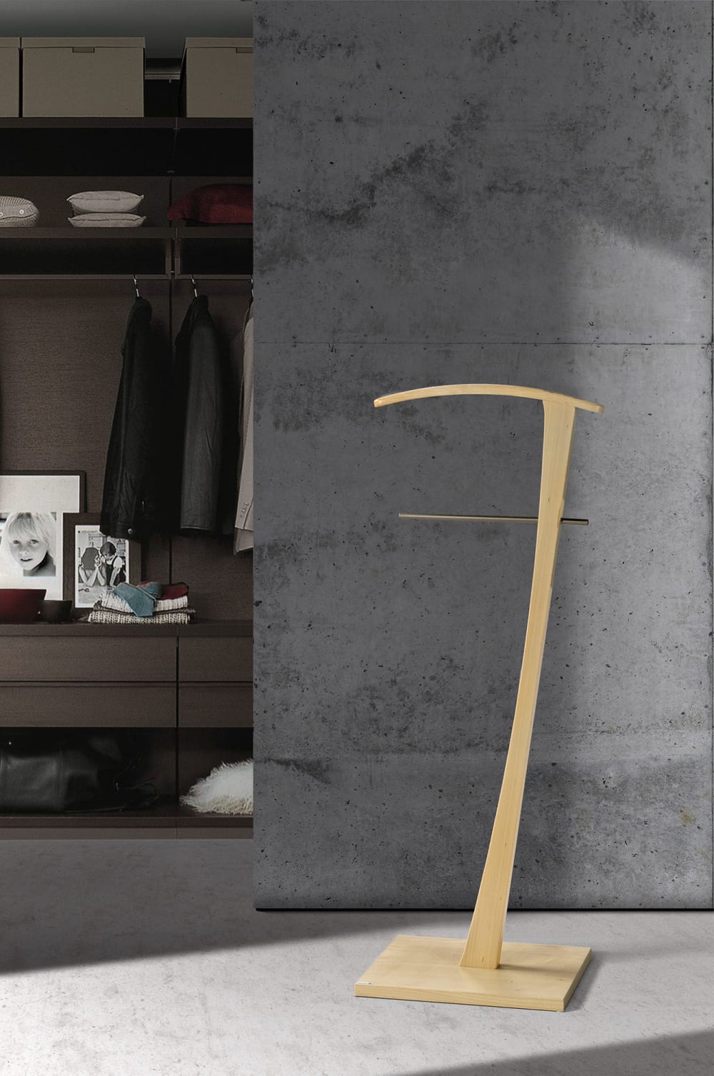 Herrendiener aus lackiertem Buchenholz in Natur 115x46x48 cm 48x115x28cm Holz Braun Herdasa Möbel Schlafzimmermöbel Kleiderständer