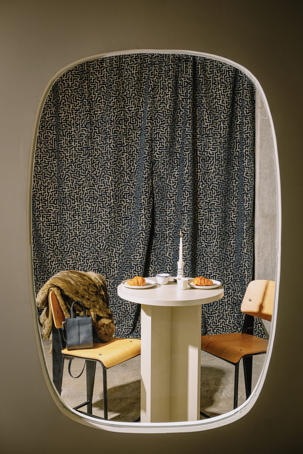 Hoher runder Tisch 60 cm Taupe 60x105x60cm Spanplatte Taupe RNT by Really Nice Things Möbel Esszimmermöbel Esstische