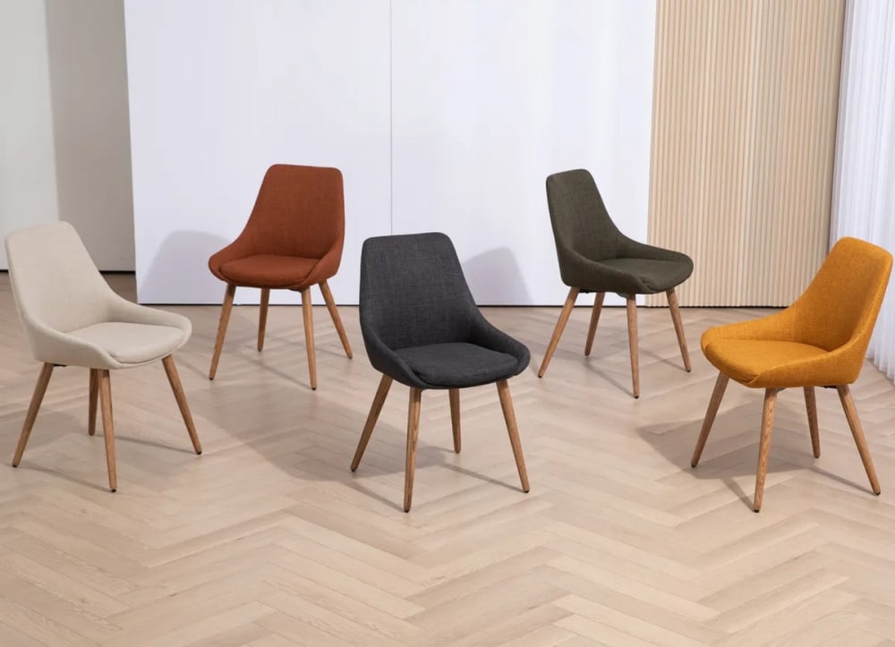 Set aus 2 Essstühlen aus rostfarbenem Stoff 56x83x49cm Stoff Braun Mathi Design Möbel Esszimmermöbel Stühle