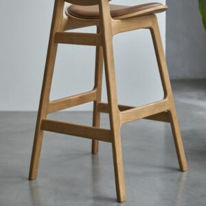 wohnli-moebel-suche-M25068295-1 Barstuhl aus massiver Eiche und Leder 53x100x55cm Leder Beige Tikamoon Möbel Esszimmermöbel Stühle