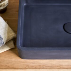 Waschbecken aus schwarzem Terrazzo 51x10x33cm Marmor Schwarz Tikamoon Möbel Badezimmermöbel Waschtische