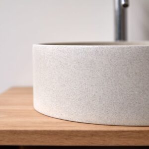 Rundes Waschbecken aus cremefarbenem Terrazzo 39x12x39cm Marmor Beige Tikamoon Möbel Badezimmermöbel Waschtische