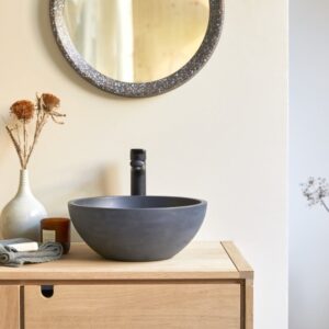 Rundes Waschbecken aus Terrazzo Black 36x15x36cm Marmor Schwarz Tikamoon Möbel Badezimmermöbel Waschtische