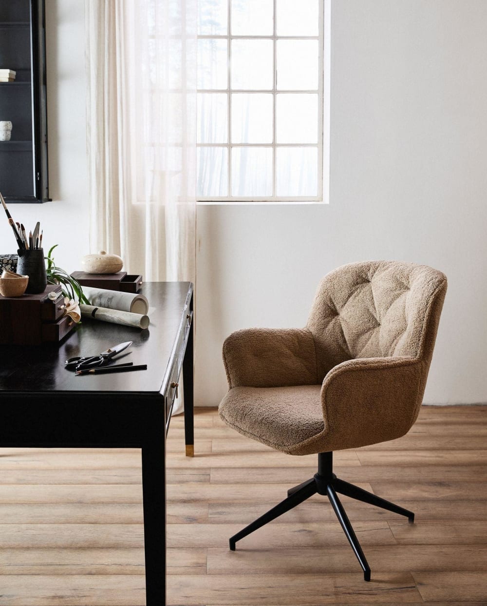 Bürostuhl LEA aus Bouclé, beige 64x93x67cm Metall Braun Nordal Möbel Büromöbel Bürostühle