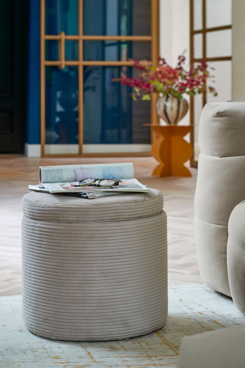 Sitzpouf mit Stauraum aus cremefarbenem Stoff D42 42x41x42cm Holz Weiß Mica Decorations Sofas und Sessel Sessel, Poufs und Fußbänke Sitzsäcke